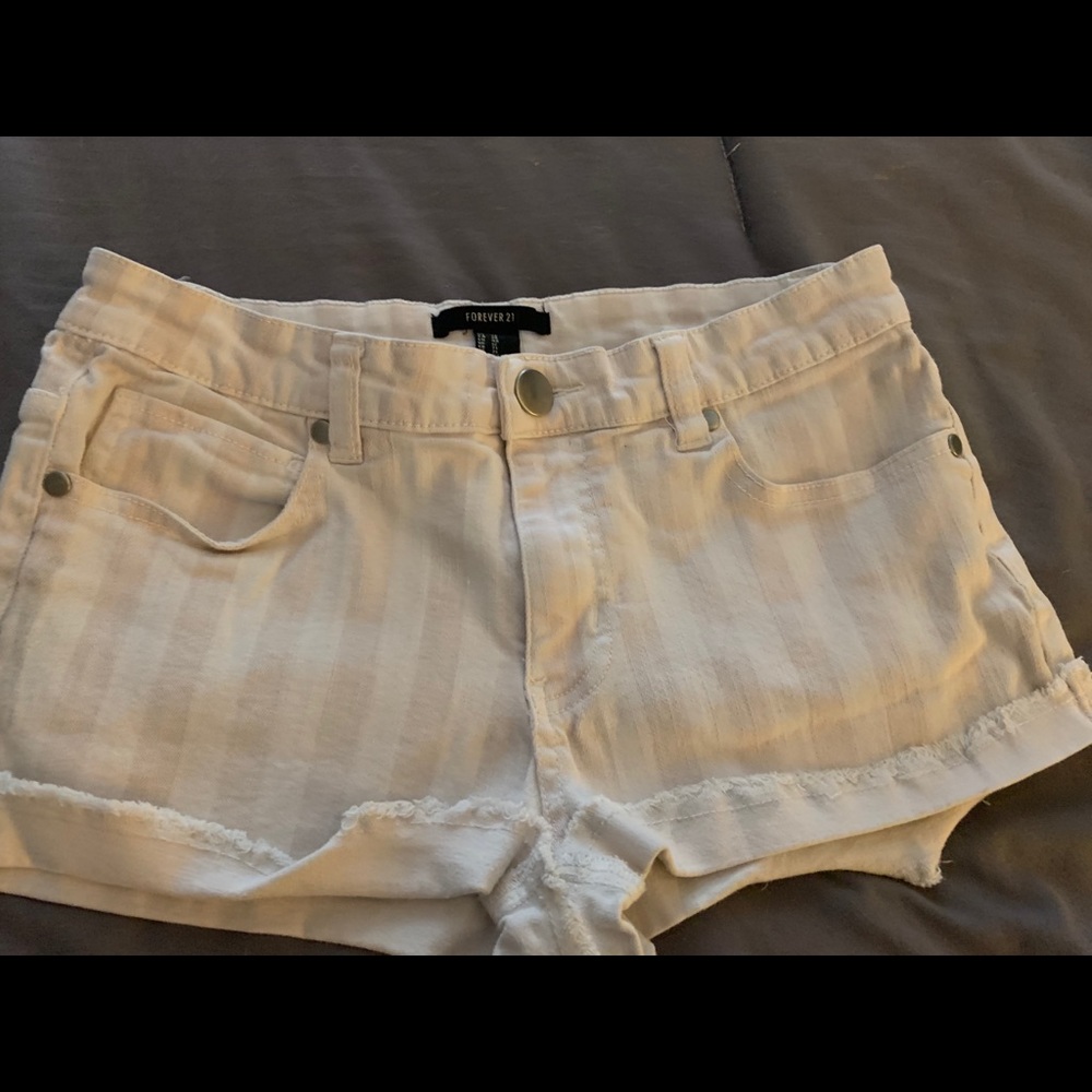 Shorts denim light white and pink striped.